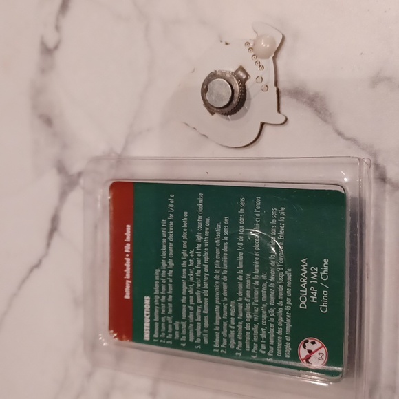 $4 Add-on Flashing Santa With Bag Pin - Magnetic Back - Picture 3 of 5